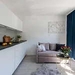 Lejlighed Batorego 220 - 450m Stacja Metra Pola Mokotowskie, 800m Biblioteka Narodowa - 20m Piekny Park Pola Mokotowskie - 800m Do Sgh - Wifi - Smart Tv - Good