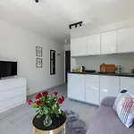 Lejlighed Batorego 220 - 450m Stacja Metra Pola Mokotowskie, 800m Biblioteka Narodowa - 20m Piekny Park Pola Mokotowskie - 800m Do Sgh - Wifi - Smart Tv - Good *