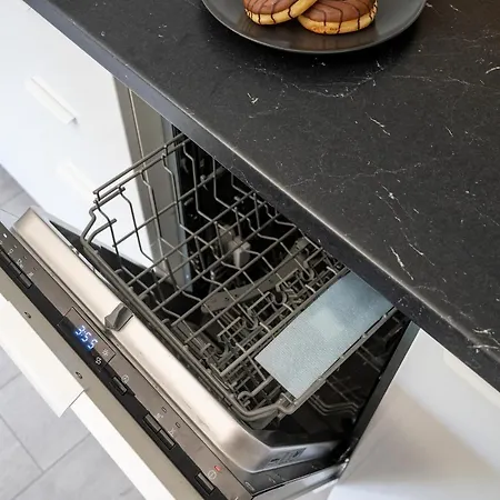 Batorego 220 - 450m Stacja Metra Pola Mokotowskie, 800m Biblioteka Narodowa - 20m Piekny Park Pola Mokotowskie - 800m Do Sgh - Wifi - Smart Tv - Good