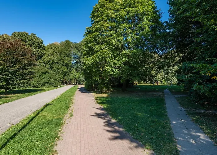 Apartament Batorego 220 - 450m Stacja Metra Pola Mokotowskie, 800m Biblioteka Narodowa - 20m Piękny Park Pola Mokotowskie - 800m Do Sgh - Wifi - Smart Tv - Good *