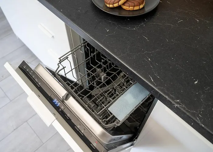 Batorego 220 - 450m Stacja Metra Pola Mokotowskie, 800m Biblioteka Narodowa - 20m Piękny Park Pola Mokotowskie - 800m Do Sgh - Wifi - Smart Tv - Good