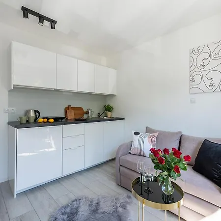 Batorego 220 - 450m Stacja Metra Pola Mokotowskie, 800m Biblioteka Narodowa - 20m Piekny Park Pola Mokotowskie - 800m Do Sgh - Wifi - Smart Tv - Good