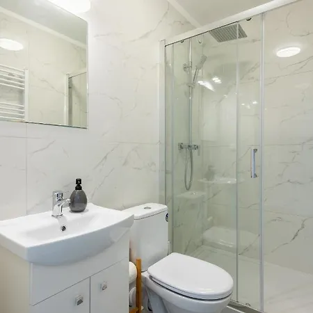 Διαμέρισμα Batorego 220 - 450m Stacja Metra Pola Mokotowskie, 800m Biblioteka Narodowa - 20m Piekny Park Pola Mokotowskie - 800m Do Sgh - Wifi - Smart Tv - Good